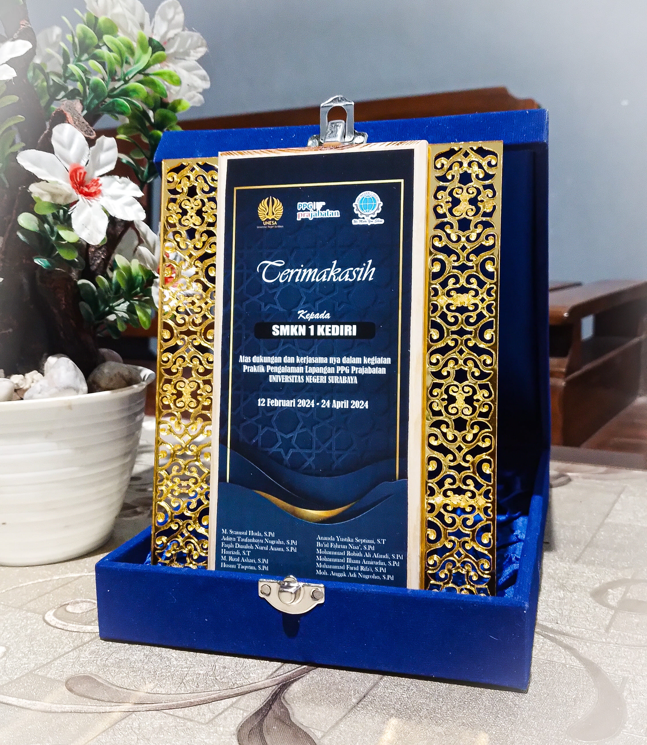 PLAKAT 1 LAYER ORNAMEN FUTURISTIC