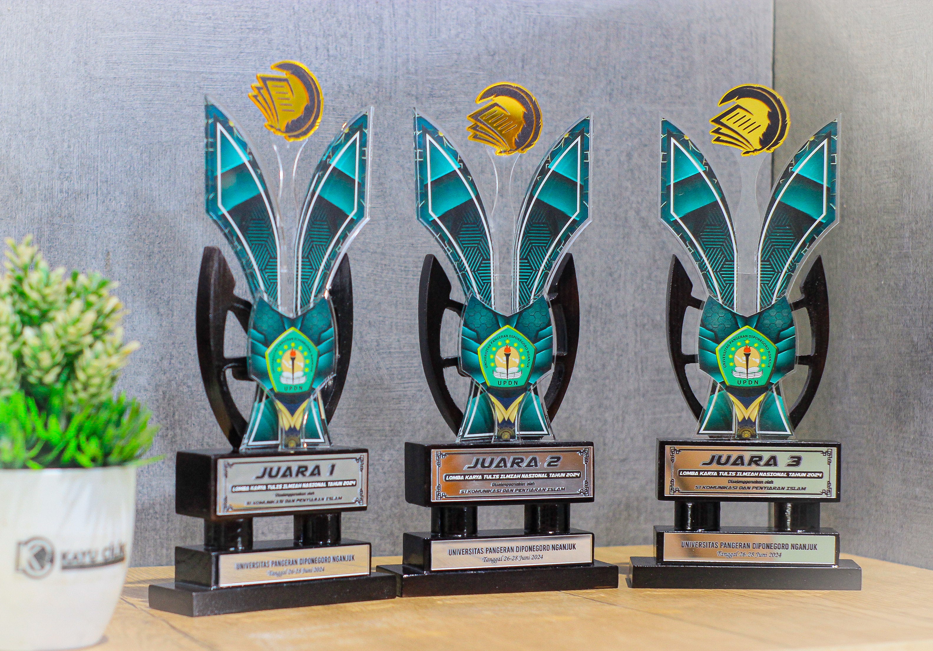 Trophy Custom Akrilik Style GreenGeometric 